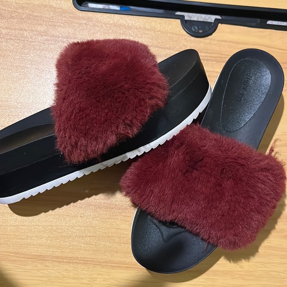 Fuzzy Platform Slides - Picture 3 of 5